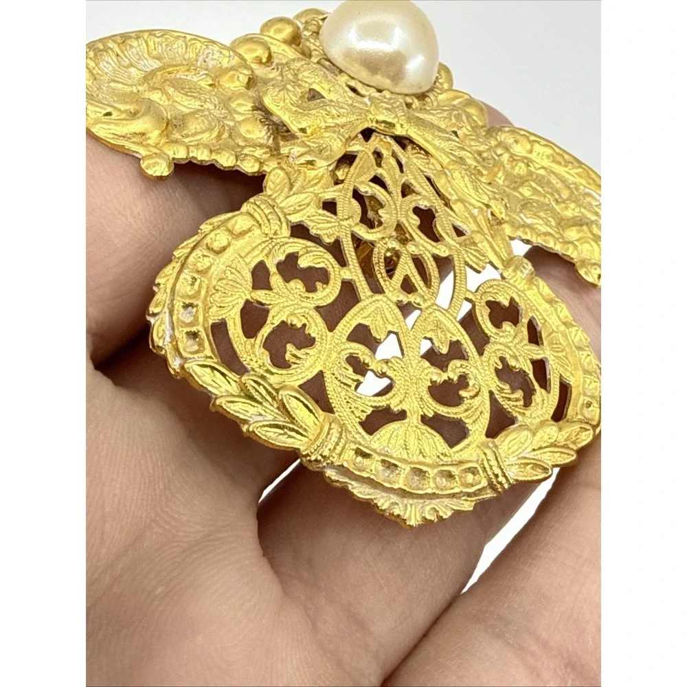 Vtg Jane Davis Angel Of Love Faux Pearl‎ Cut Out Gold Tone Brooch Signed Jane 3